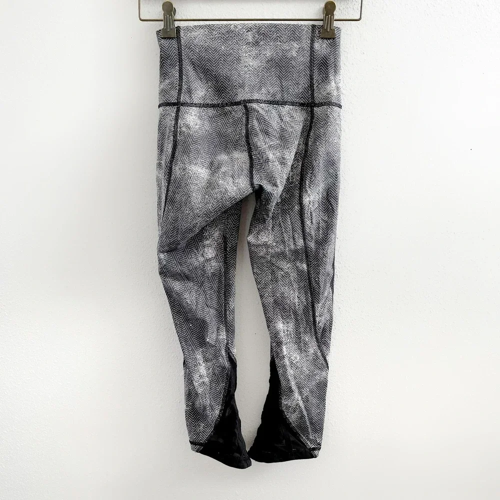 LULULEMON Essential Rhythm Crop Leggings Size 4